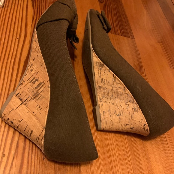 American Eagle by Payless Brown Wedges - Picture 5 of 9